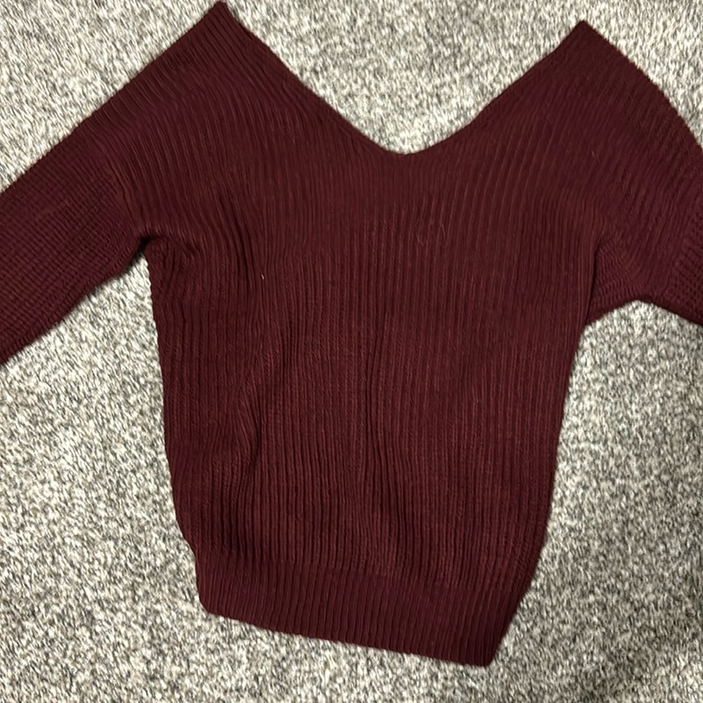 Small Burgundy back cross sweater